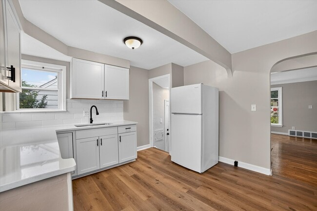 Building Photo - 14112 Krems Ave