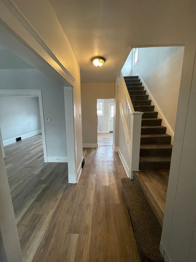 Building Photo - Completely renovated 4 bed 1 bath home near Kennywood Park!