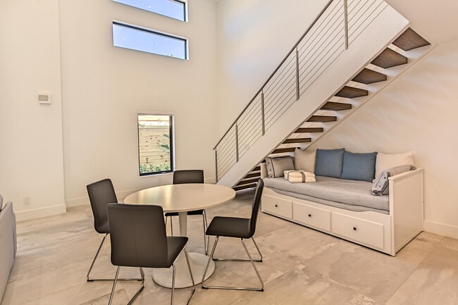 Building Photo - 1955 NE 4th St