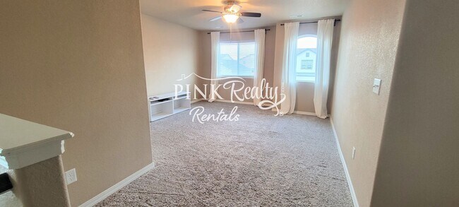 Building Photo - 9527 Desert Lily Cir