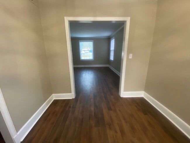 Building Photo - 210-A South Saluda Ave. PRE-LEASE AVAILABL...