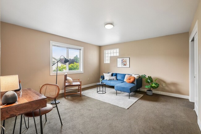Building Photo - 4934-4942 NE 32nd Place