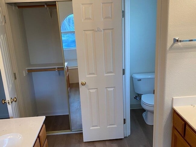 Building Photo - Woodcreek Oaks area 4 bedroom.