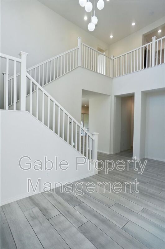 Building Photo - 27623 Solana Wy