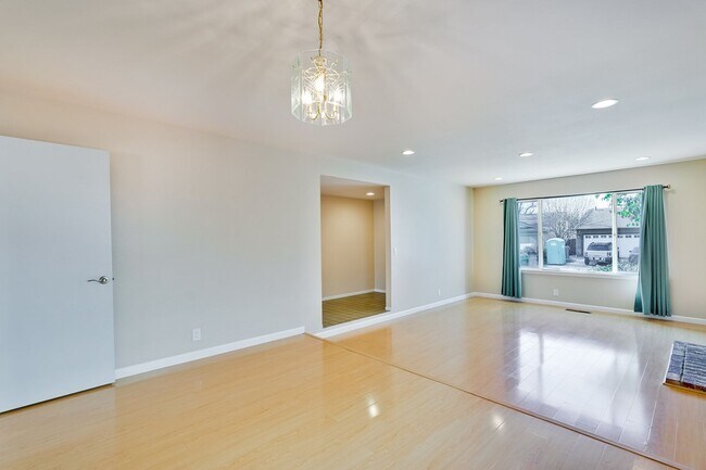 Building Photo - Charming 1,780 Sq Ft 4 bedroom 2 bath home in South San Jose