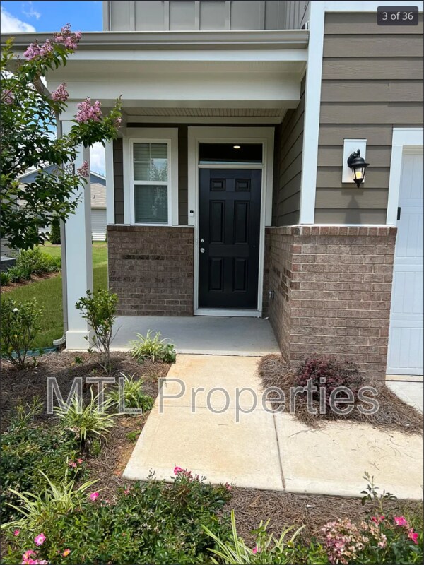 Building Photo - 2011 Weddington Pointe Dr
