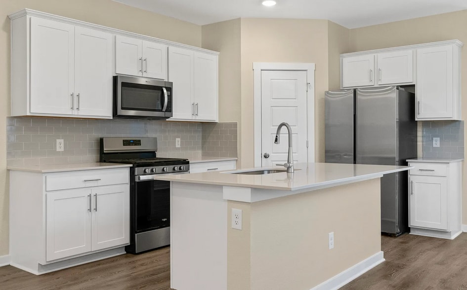 Kitchen - 220 Fairfax Ave