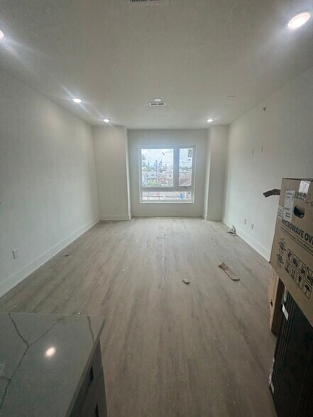 Building Photo - 2331 E York St