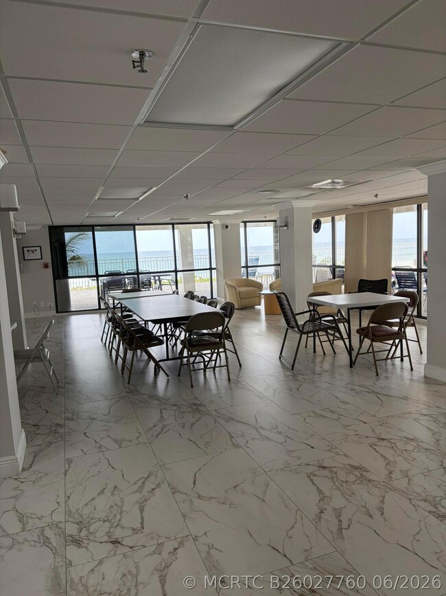 Building Photo - 3215 S Ocean Blvd