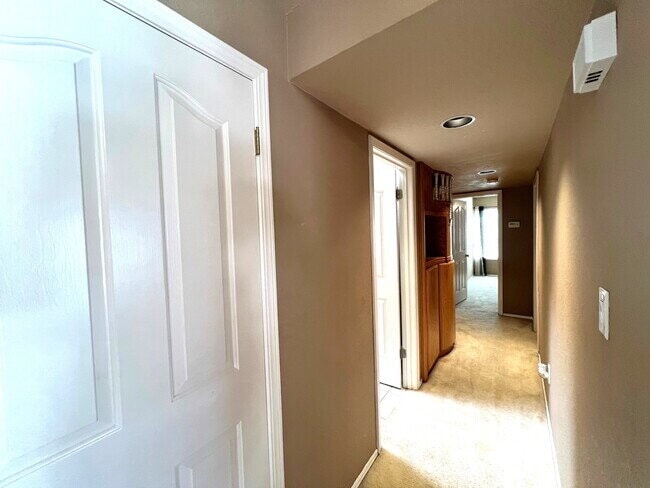 Building Photo - Spacious 4 Bed / 2 Bath Home with Loft, Fireplace & Beautiful Outdoor Entertaining Area!
