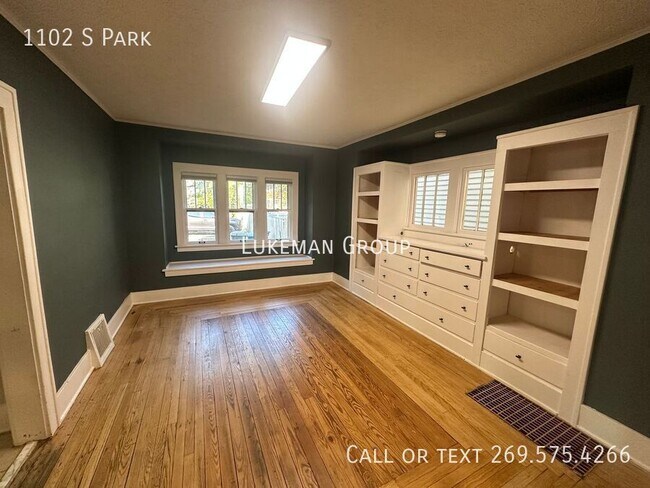Building Photo - 1102 S Park-