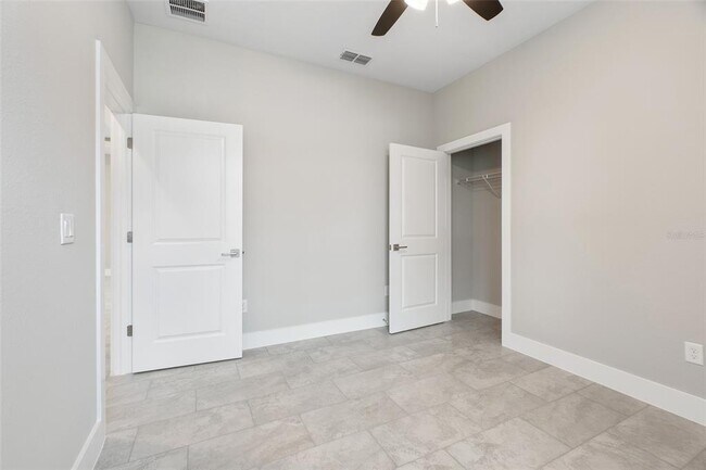 Building Photo - 1250 Papillon St