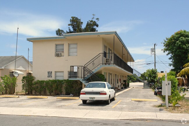 Primary Photo - 1110 N H St