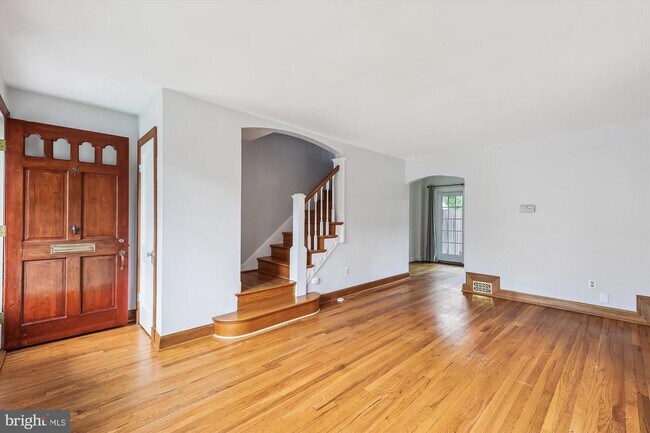 Building Photo - 503 S Veitch St