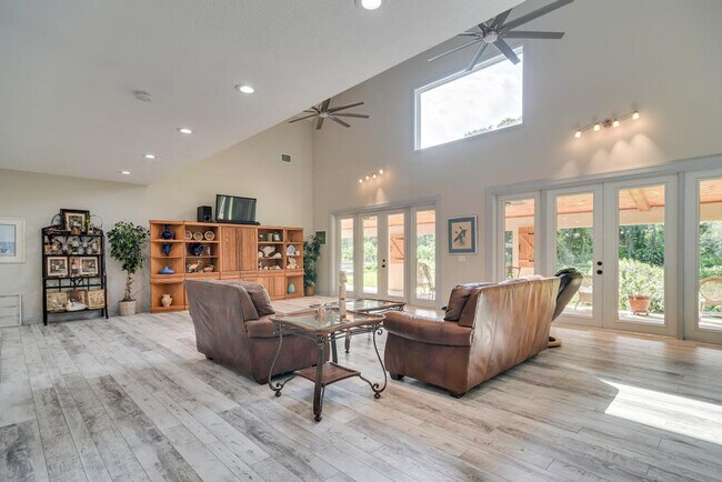 Building Photo - 5100 28th Ave N