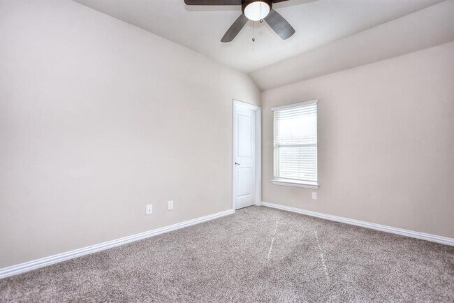 Building Photo - 109 Belford St