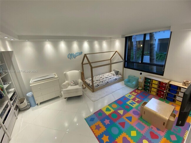 Building Photo - 121 Crandon Blvd