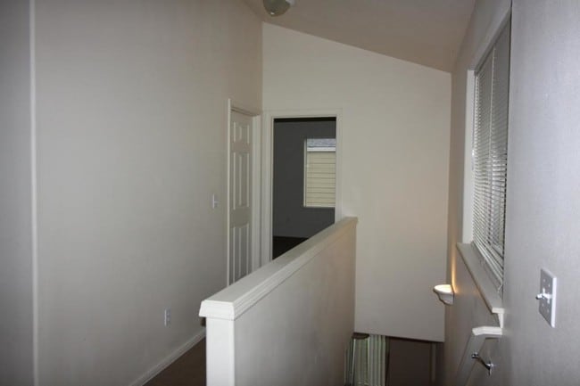 Building Photo - 13102 NE 26th St