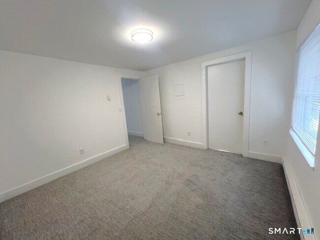 Building Photo - 14 Sniffen St