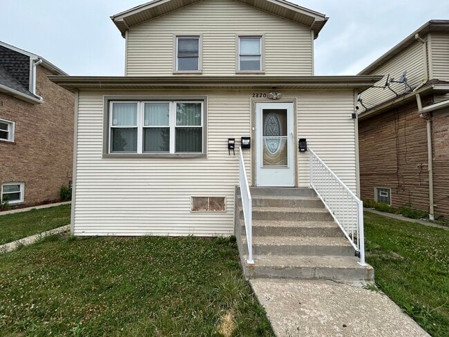 Primary Photo - 2820 N New England Ave
