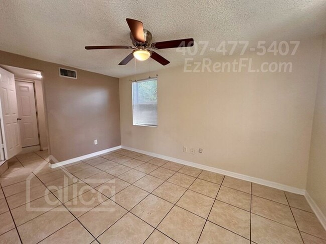 Building Photo - 2905 Villa Dr