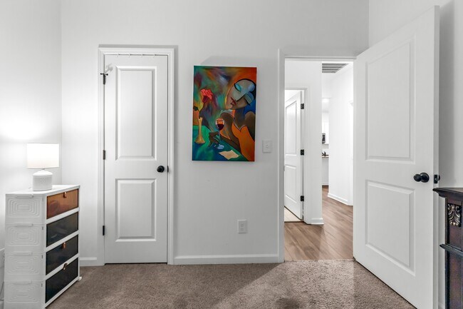 Building Photo - 942 Millstream Dr