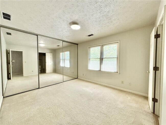 Building Photo - 257 Braxton Pl