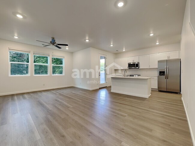 Building Photo - 5245 Turnstone St SE