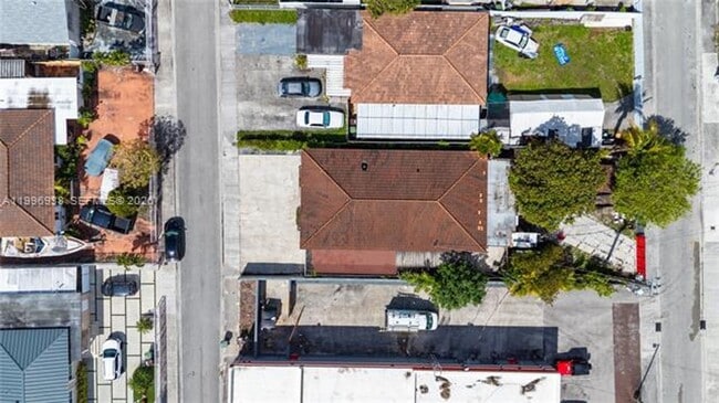 Building Photo - 361 E 39th St