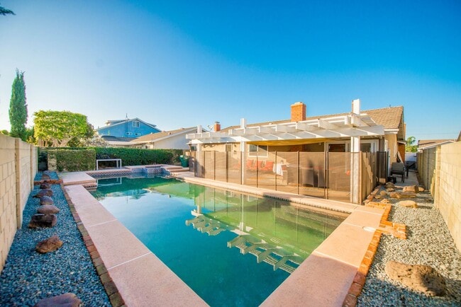 Building Photo - Fountain Valley