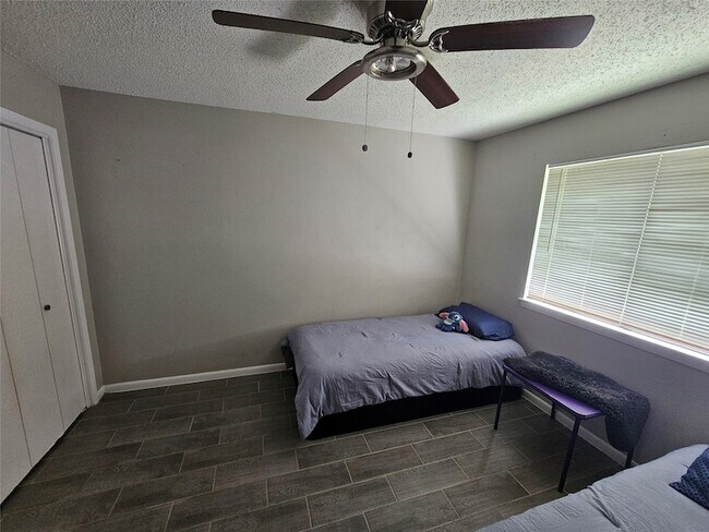 Building Photo - 16715 Rockbend