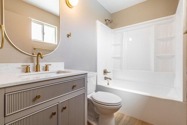 Building Photo - 5739 W Monte Vista Rd