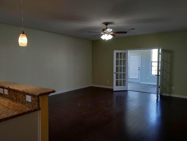 Building Photo - 128 Carolina Wren Ave