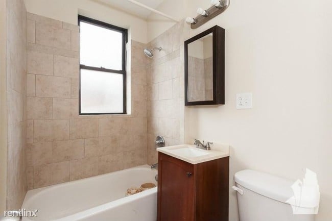 Building Photo - 1157 W Diversey Pkwy