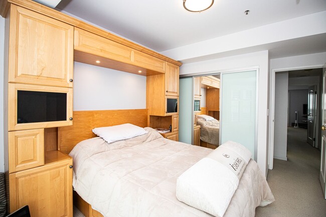 Building Photo - Fully Furnished 2-Bedroom + Office, 2-Bath...