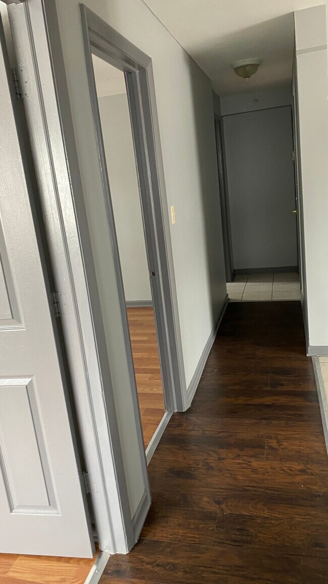 Building Photo - 8720 S Roberts Rd