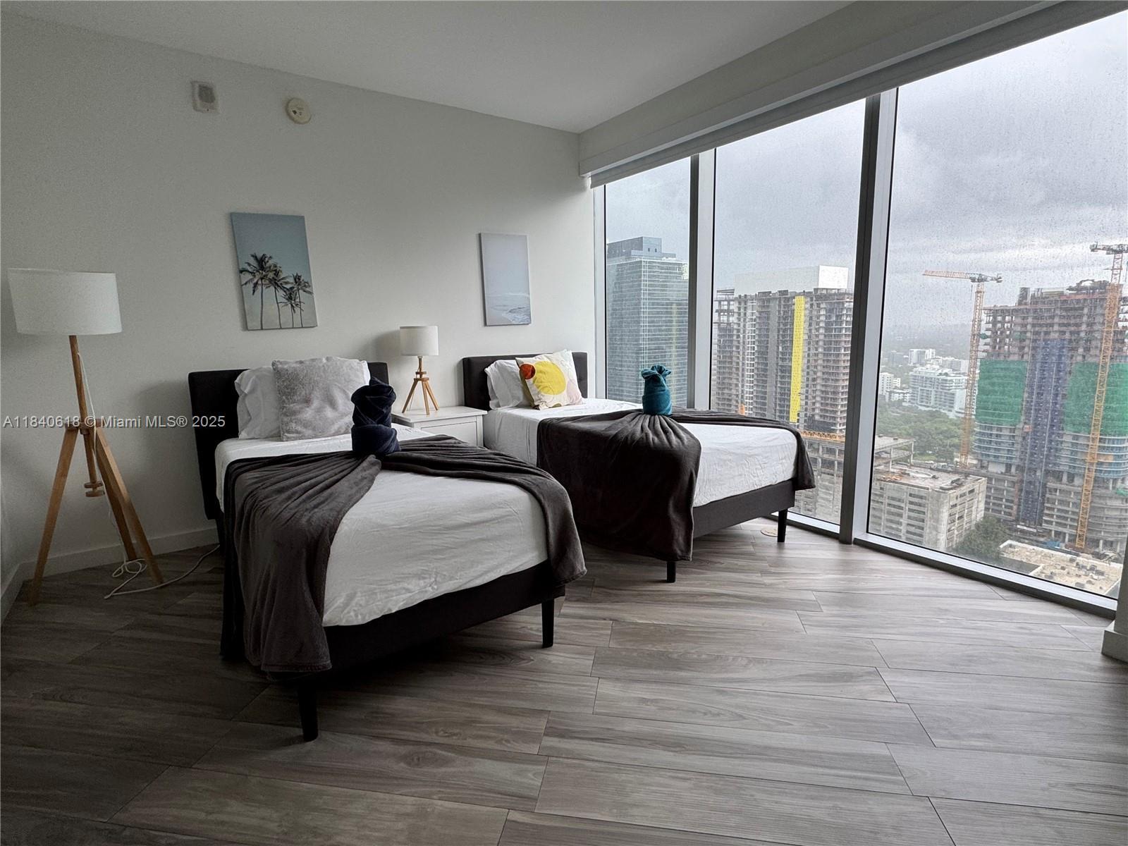 Building Photo - 1300 Brickell Bay Dr
