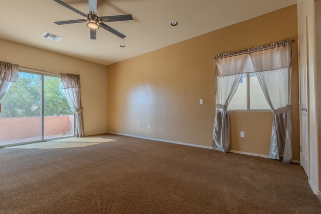 Building Photo - Beautiful home, close to Walmart, Sprouts ...
