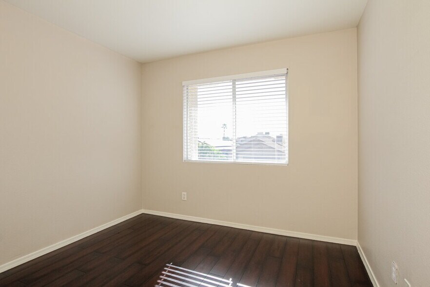 Building Photo - 116 W Monona Dr