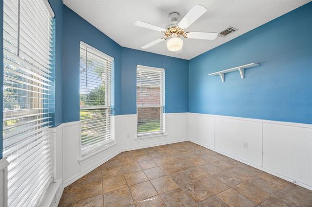 Building Photo - 4203 Meadow Ridge Dr
