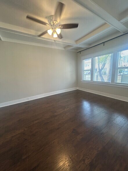 Dining room - 642 E 10th St