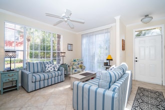 Building Photo - "Charming 2-Bed, 2-Bath Townhouse Retreat in Tampa's Serene White Lake Court!"