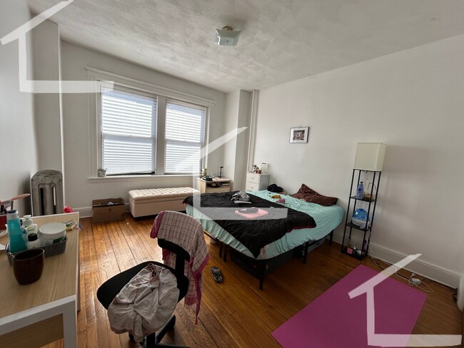 Building Photo - Renovated Brighton 4 Bed/2 Bath on Brookli...