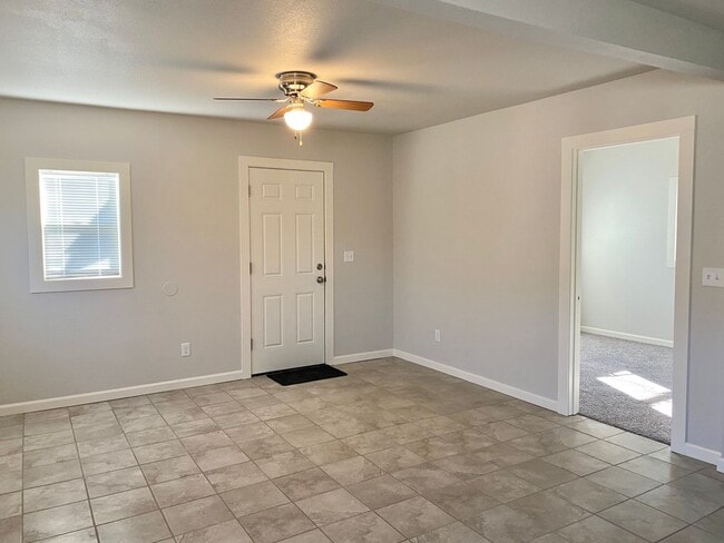 Building Photo - Renovated 2bdrm, 1 bath house