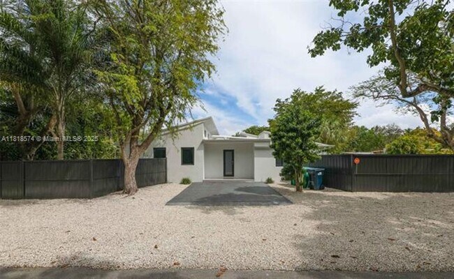 Building Photo - 5895 SW 50th Terrace