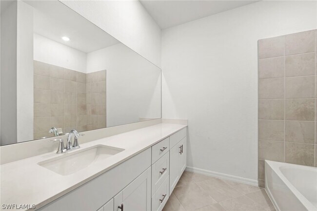 Building Photo - 2827 Blossom Wy