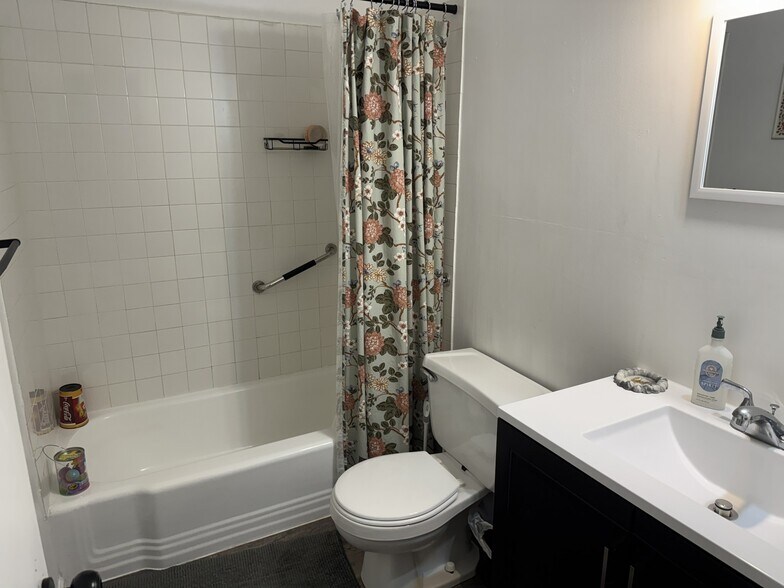 Building Photo - 405 5th St