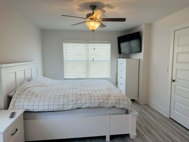 Building Photo - 40 Hawk St