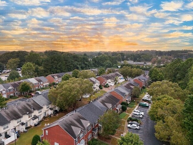 Building Photo - 1607 Cove Creek Cir