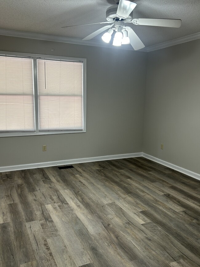 Building Photo - 246 Woodcastle Dr